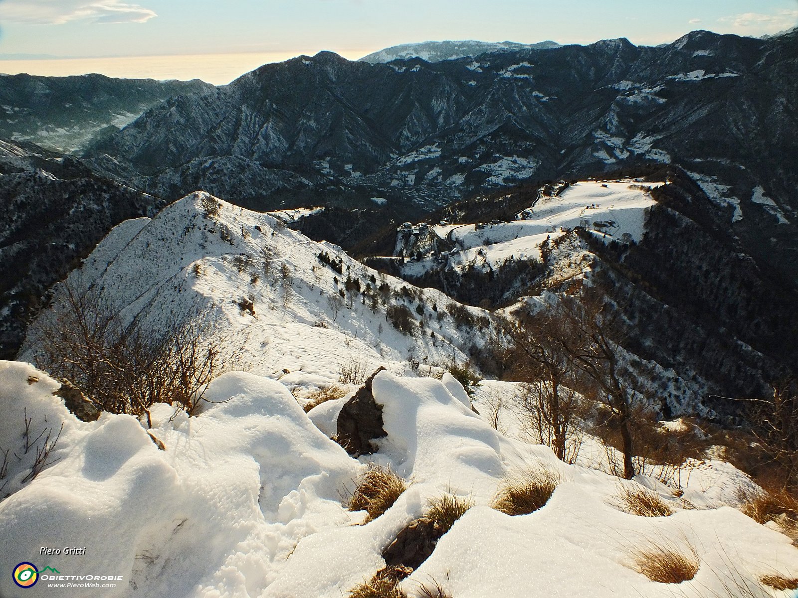 25 Vista verso Spettino e la Valle Brembana.JPG